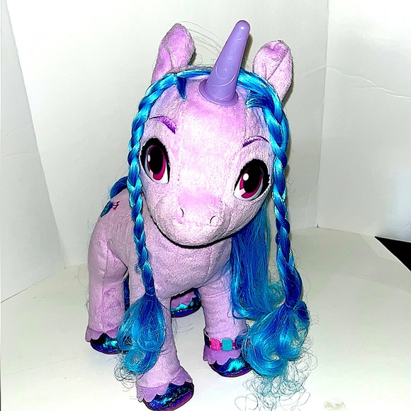 My Little Pony.  Friendship Is Magic.  13", Izzy Moonbow.  Sings & Glows. - Picture 3 of 4